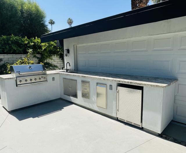 5155 E Bobolink Lane, Palm Springs CA: https://media.crmls.org/mediaz/bc2c8372-4960-4b2c-8aa5-6a4800bbef36.jpg