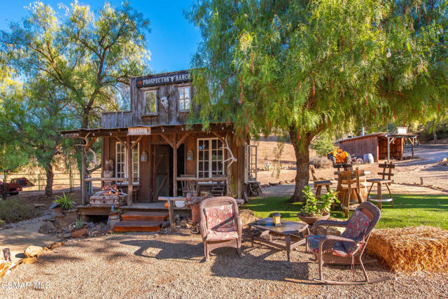 356 E Carlisle Road, Thousand Oaks CA: https://media.crmls.org/mediaz/bc2c9a16-7efb-43c8-a99b-6f97778e9531.jpg