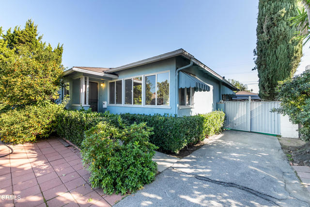 Detail Gallery Image 2 of 25 For 5512 Vantage Ave, Valley Village,  CA 91607 - 2 Beds | 2 Baths