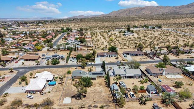7592 Hanford Avenue, Yucca Valley CA: https://media.crmls.org/mediaz/bc2d3885-5aab-4aa5-a93d-c119b56271d6.jpg