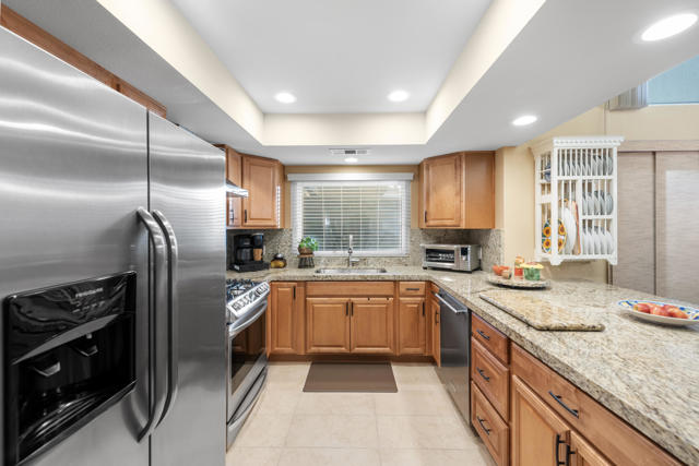 46510 Arapahoe Drive, Indian Wells CA: https://media.crmls.org/mediaz/bc2d3b1a-f297-4dd9-85e7-e0af3e7d8e62.jpg