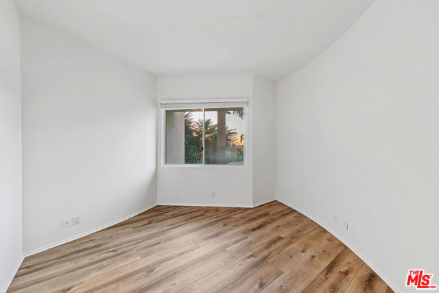 32215 Pacific Coast Highway, Malibu CA: https://media.crmls.org/mediaz/bc2d57aa-13d9-42ed-a885-8db35c003d3f.jpg