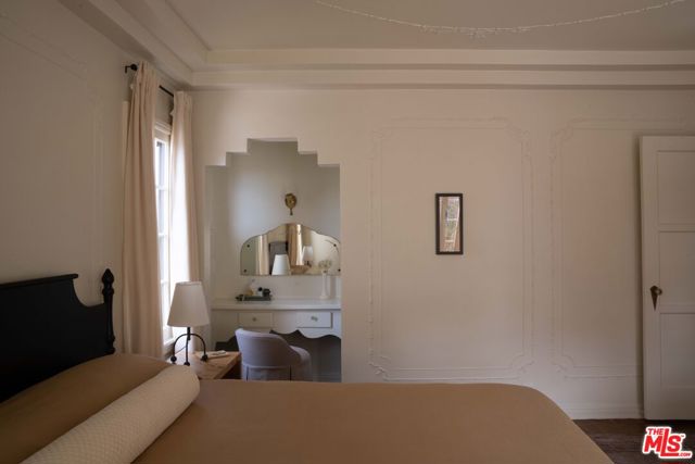 4331 4th Avenue, Los Angeles CA: https://media.crmls.org/mediaz/bc2d8483-b0a2-4357-9609-bb243220caab.jpg