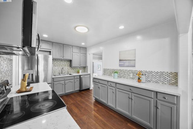 334 Oxford Street, Hayward CA: https://media.crmls.org/mediaz/bc2db6b3-8cf9-4669-8c00-c35bc177ec72.jpg