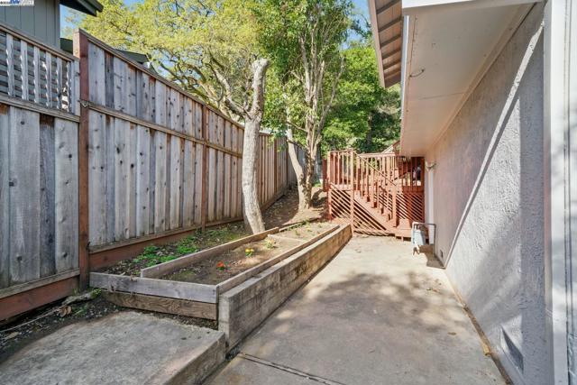 35 San Joaquin Pl, Novato CA: https://media.crmls.org/mediaz/bc2db8d6-d8bc-4512-baa9-0bafe9dd6825.jpg