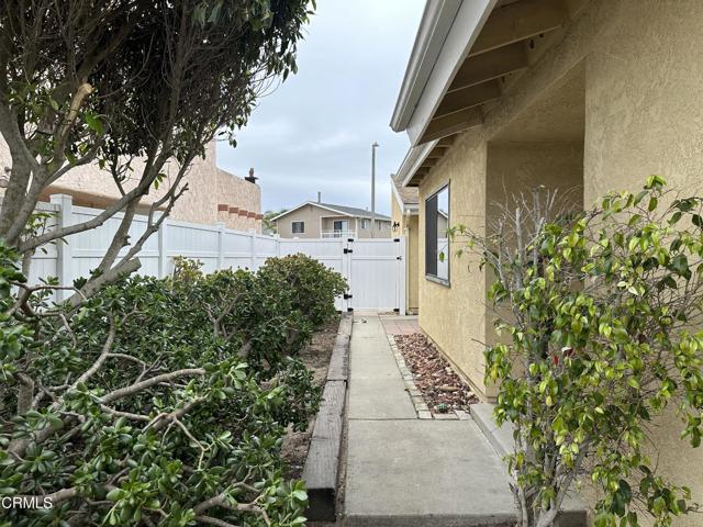 4911 Catamaran Street, Oxnard CA: https://media.crmls.org/mediaz/bc2dd7ef-c862-4f18-9885-68d3ca02d3f3.jpg