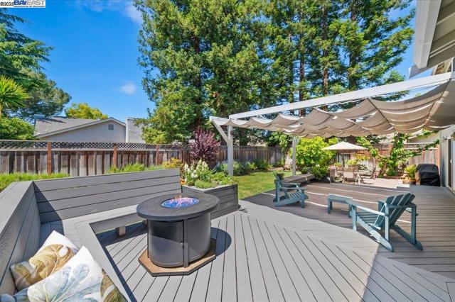 3228 Clifford Cir, Pleasanton CA: https://media.crmls.org/mediaz/bc2e0e57-d6fd-4a05-b961-92156f4aca19.jpg