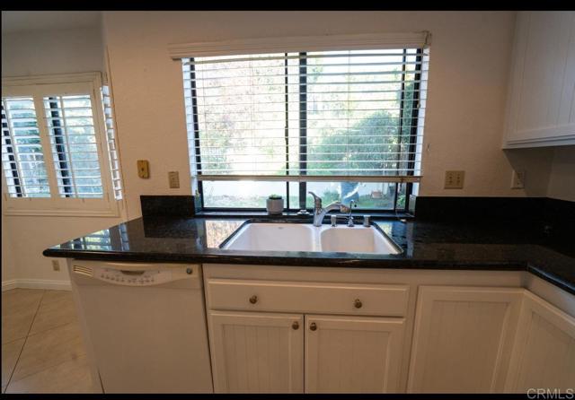 Detail Gallery Image 5 of 11 For 3957 Gaffney Ct, San Diego,  CA 92130 - 5 Beds | 3 Baths