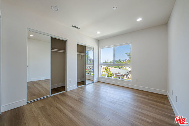 2055 S Garth Avenue, Los Angeles CA: https://media.crmls.org/mediaz/bc2f9745-5b89-4c54-99ed-5c7662adc879.jpg