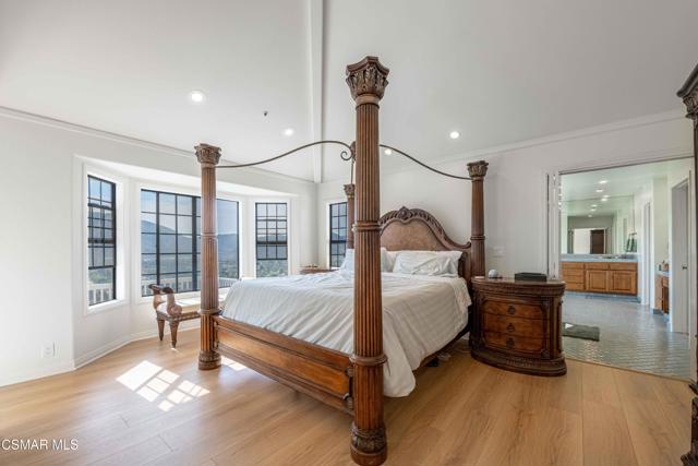 11300 Highridge Court, Camarillo CA: https://media.crmls.org/mediaz/bc30956f-c8f0-4405-8575-e45887aa799a.jpg