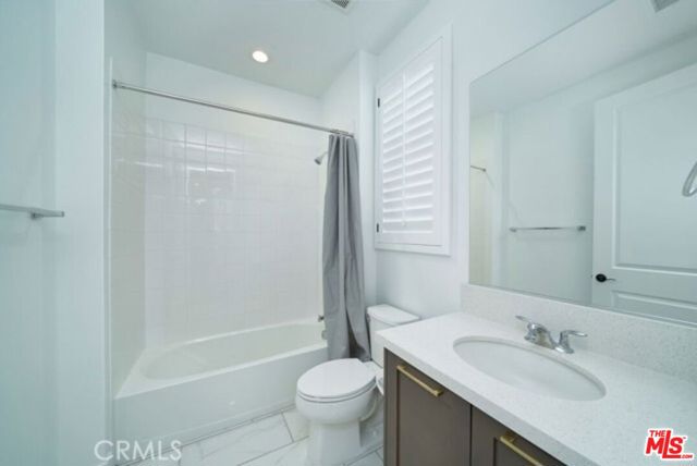 19278 Blackthorn Drive, Santa Clarita CA: https://media.crmls.org/mediaz/bc320a63-34bc-46ee-86b9-cc4a20d958f0.jpg