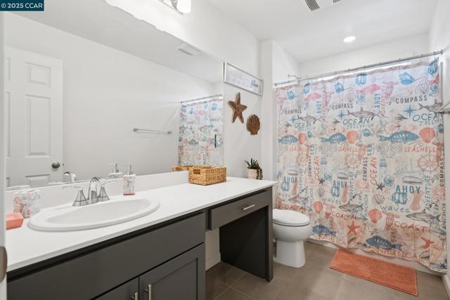 5013 Shefford Ct, Vacaville CA: https://media.crmls.org/mediaz/bc3213e5-6777-4426-8bfa-73e6966d7769.jpg
