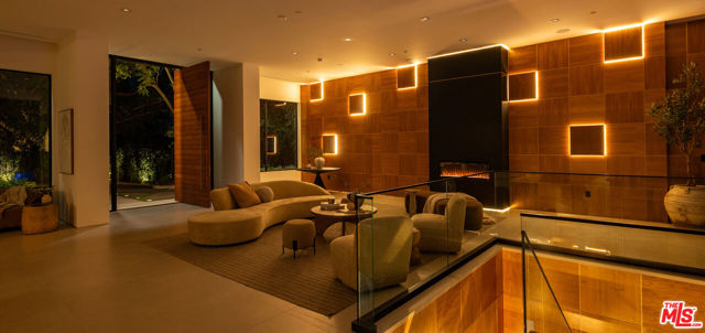 12752 Mulholland Drive, Beverly Hills CA: https://media.crmls.org/mediaz/bc3224e2-f0d0-4984-a0e5-4e5b2eca8430.jpg