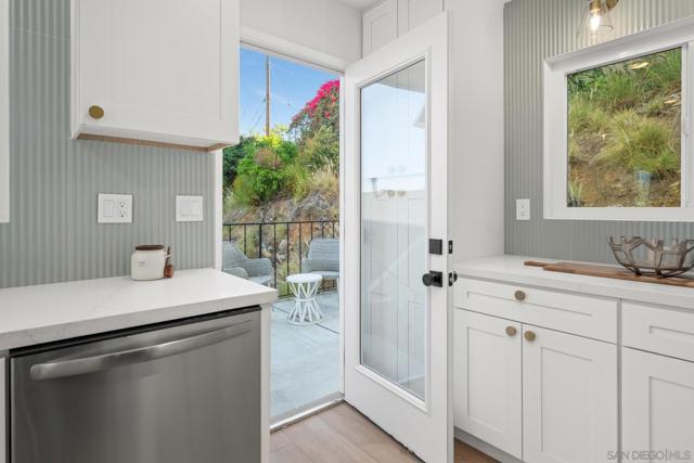 4334 Valle Dr., La Mesa CA: https://media.crmls.org/mediaz/bc32329c-702e-4c53-be93-0755cce8a2d9.jpg