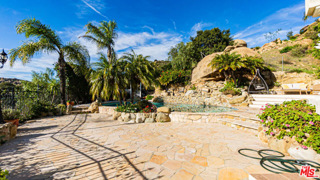 7449 Studio Road, Canoga Park CA: https://media.crmls.org/mediaz/bc34029d-761d-4ab0-94e9-ffb9250085ec.jpg