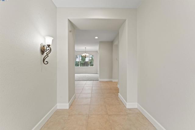 204 Daylily Ln, Patterson CA: https://media.crmls.org/mediaz/bc34c04b-bbf5-4d82-9d94-664fab9cabb1.jpg