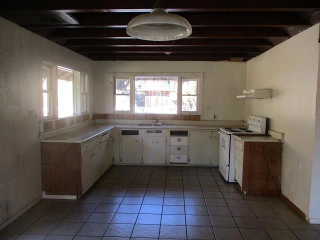 34120 Fabry Road, Soledad CA: https://media.crmls.org/mediaz/bc34fdf9-97d5-49a3-8d40-461adb491b1b.jpg
