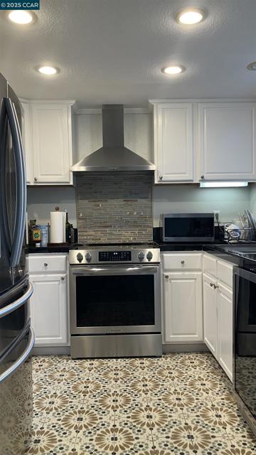 4041 Saint Andrews Way, Antioch CA: https://media.crmls.org/mediaz/bc35545e-e606-4e39-9dd7-04d7ced2d732.jpg