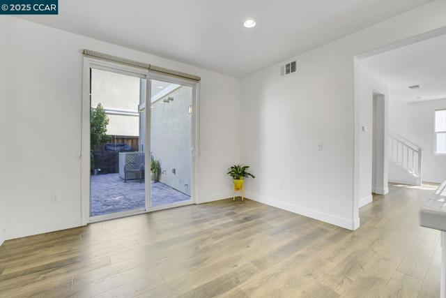 330 Pacifica Dr, Brentwood CA: https://media.crmls.org/mediaz/bc358f6b-d7c4-4b53-b652-fdcc7438c8c3.jpg