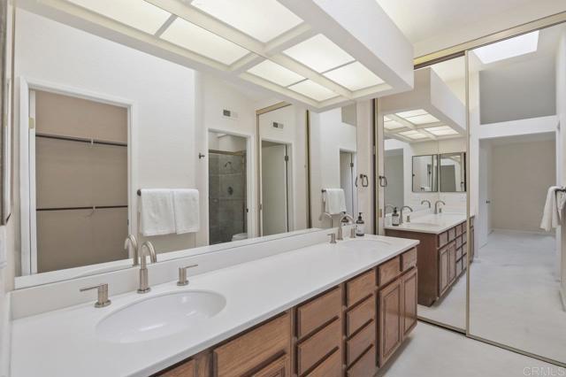 4065 Caminito Davila, San Diego CA: https://media.crmls.org/mediaz/bc35c64c-57f7-486c-bb51-9ef678579960.jpg