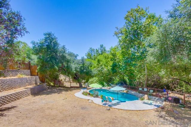 210 Frances Dr, El Cajon CA: https://media.crmls.org/mediaz/bc35e38c-ae01-4be9-bc63-c1c805ce841c.jpg