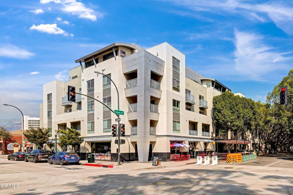 159 W Green Street #408