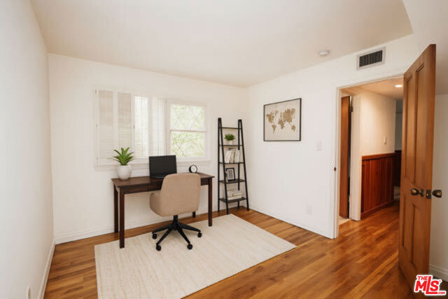 14807 Round Valley Drive, Sherman Oaks CA: https://media.crmls.org/mediaz/bc36066c-8137-47e3-8af7-274515a7d0b0.jpg