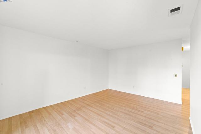 2575 Easton Way, San Jose CA: https://media.crmls.org/mediaz/bc361b9b-076c-424f-bbc6-cb628fee9dbb.jpg