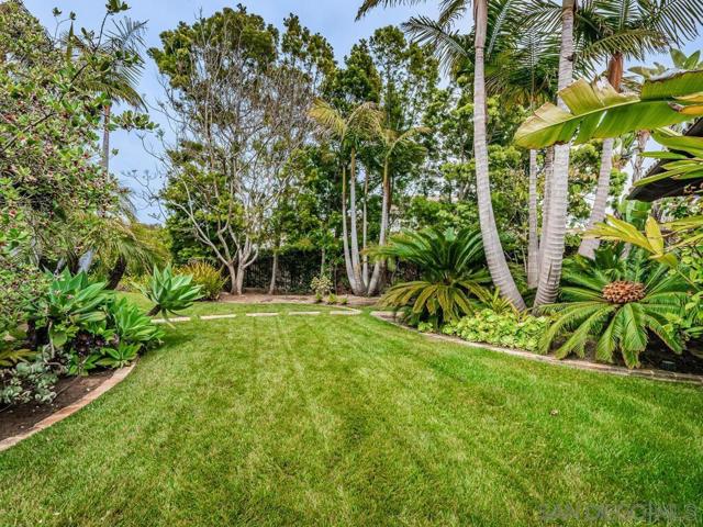 17116 Paseo Hermosa, Rancho Santa Fe CA: https://media.crmls.org/mediaz/bc36a928-90da-44df-b3d0-bb80d8bdee92.jpg