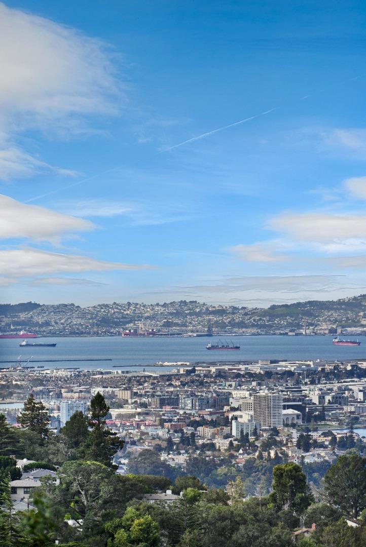 https://media.crmls.org/mediaz/bc36d11f-51a6-482d-826f-fbc443874b2f.jpg?preset=X-Large