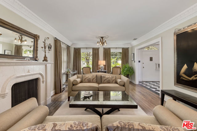 232 N Arden Boulevard, Los Angeles CA: https://media.crmls.org/mediaz/bc37ca48-01ca-42d1-b6eb-56a77e4b4068.jpg