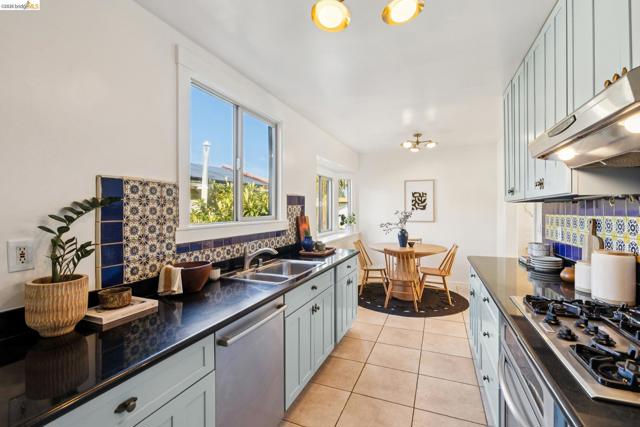 1136 Marin Ave, Albany CA: https://media.crmls.org/mediaz/bc3856ab-2981-4fd3-b3b2-0053de7103e3.jpg