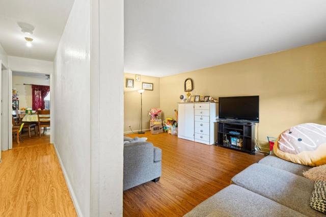 306 Beech Street, Redwood City CA: https://media.crmls.org/mediaz/bc38903e-7c44-40d4-8402-1684d8233945.jpg