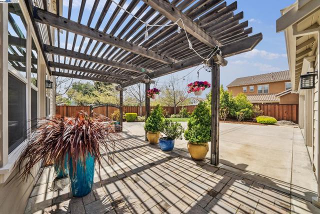 2193 Autinori Ct, Livermore CA: https://media.crmls.org/mediaz/bc38eb34-5282-4610-b176-26805a5ad442.jpg