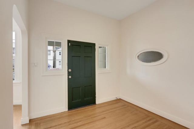 213 7th Street, Oakland CA: https://media.crmls.org/mediaz/bc39a436-780f-462d-9e27-56647945aa9b.jpg
