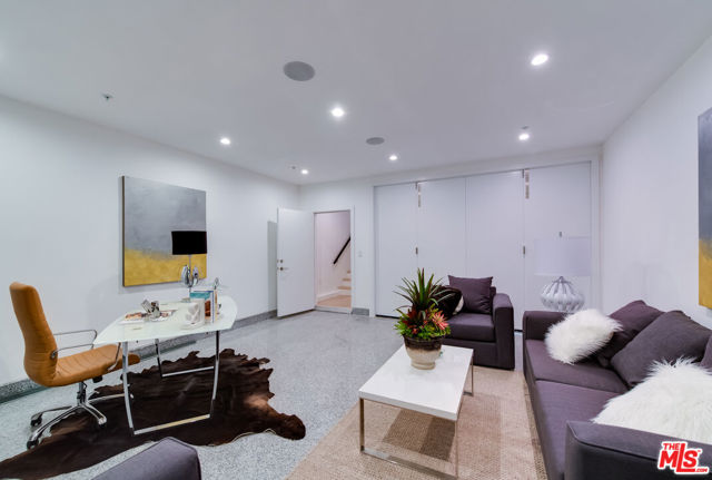723 HUNTLEY Drive, West Hollywood CA: https://media.crmls.org/mediaz/bc39ec4d-c18f-4656-bfaf-d85ec39a4150.jpg