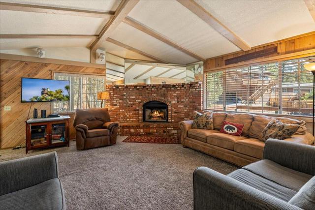 1093 Snow Ridge Road, Big Bear CA: https://media.crmls.org/mediaz/bc39f5d5-e2e9-444e-931c-b7a4355b083f.jpg