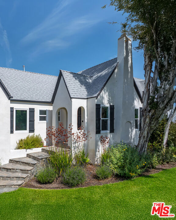 1363 S Curson Avenue, Los Angeles CA: https://media.crmls.org/mediaz/bc3a1890-ca26-49ce-8023-0e913526d69f.jpg