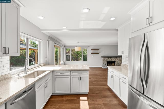 4403 Winterberry Ct, Concord CA: https://media.crmls.org/mediaz/bc3a2246-2559-4c7e-8f4b-d018ee13735c.jpg