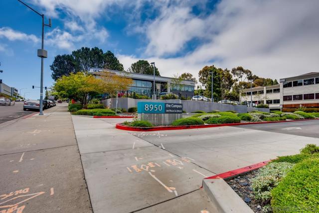 8870 Villa La Jolla Dr, La Jolla CA: https://media.crmls.org/mediaz/bc3a8534-5dcd-402a-840e-fcf38aca8f2c.jpg