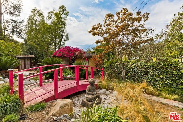 2541 Park Oak Drive, Los Angeles CA: https://media.crmls.org/mediaz/bc3b3e47-f65e-44dc-ab94-01c2344ef244.jpg