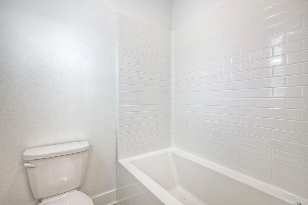 https://media.crmls.org/mediaz/bc3b8858-f8bb-4c0c-a68b-b16bb8d3df87.jpg?preset=X-Large