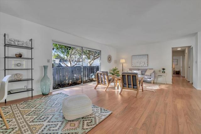 103 Darlington ln, Soquel CA: https://media.crmls.org/mediaz/bc3bdac2-bca3-447d-8329-e4832f2268f4.jpg