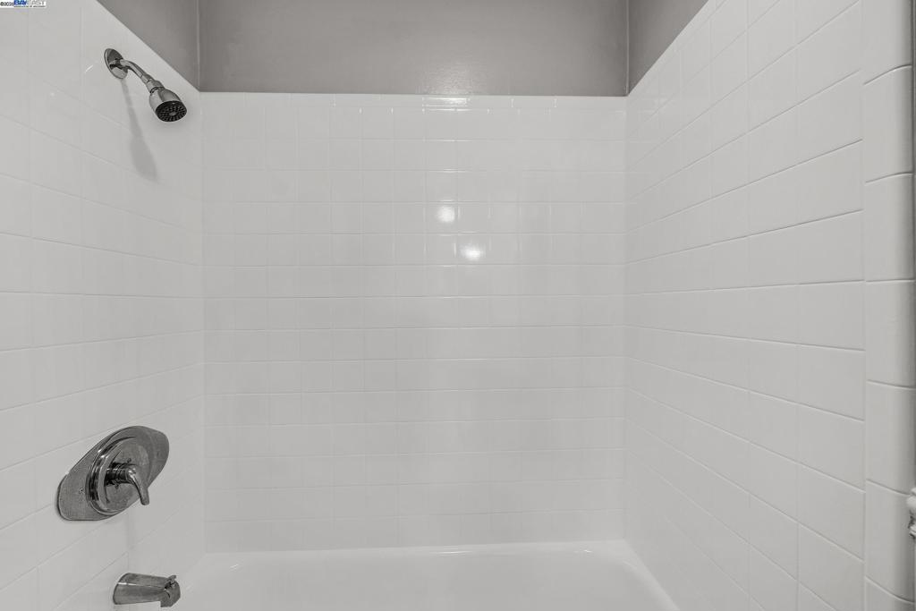 https://media.crmls.org/mediaz/bc3c076c-3177-493c-a77e-724551481a16.jpg?preset=X-Large