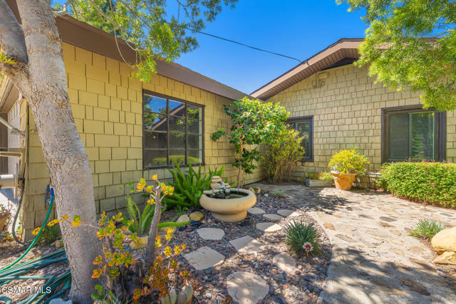 1585 Loma Drive, Ojai CA: https://media.crmls.org/mediaz/bc3cac45-9109-4995-b6c7-ed8397217354.jpg