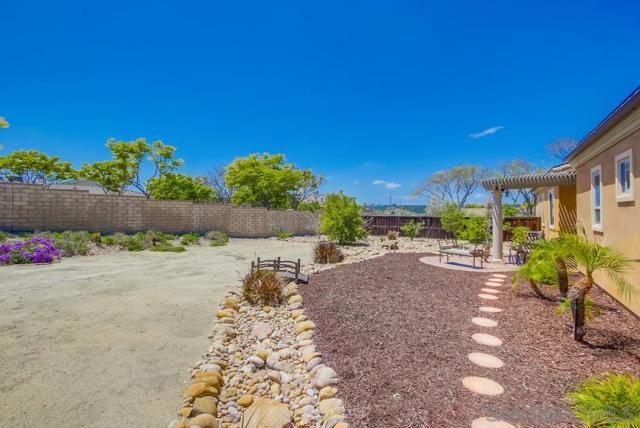 14190 Green Valley Ct, San Diego CA: https://media.crmls.org/mediaz/bc3cdf0f-1019-41e5-8795-61246347fccb.jpg