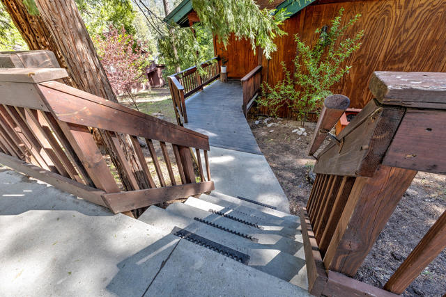 53962 Marian View Drive, Idyllwild CA: https://media.crmls.org/mediaz/bc3dae4c-1aa6-4d88-abe7-c17b0957fbc5.jpg