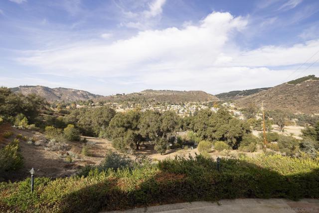 29531 Gordon Hill Road, Valley Center CA: https://media.crmls.org/mediaz/bc3e7f6f-fef1-4243-8fd4-a2c8994e859b.jpg
