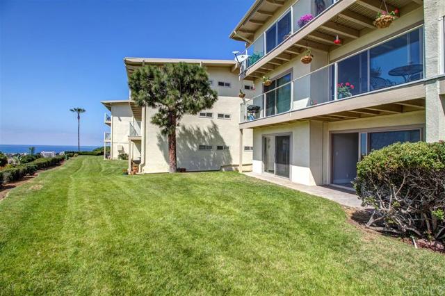 Detail Gallery Image 3 of 25 For 640 W Solana Cir #13,  Solana Beach,  CA 92075 - 2 Beds | 2 Baths