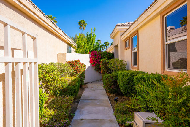 67646 S Natoma Drive, Cathedral City CA: https://media.crmls.org/mediaz/bc3ebaaf-9279-4ba0-be88-4f91d7e0127c.jpg